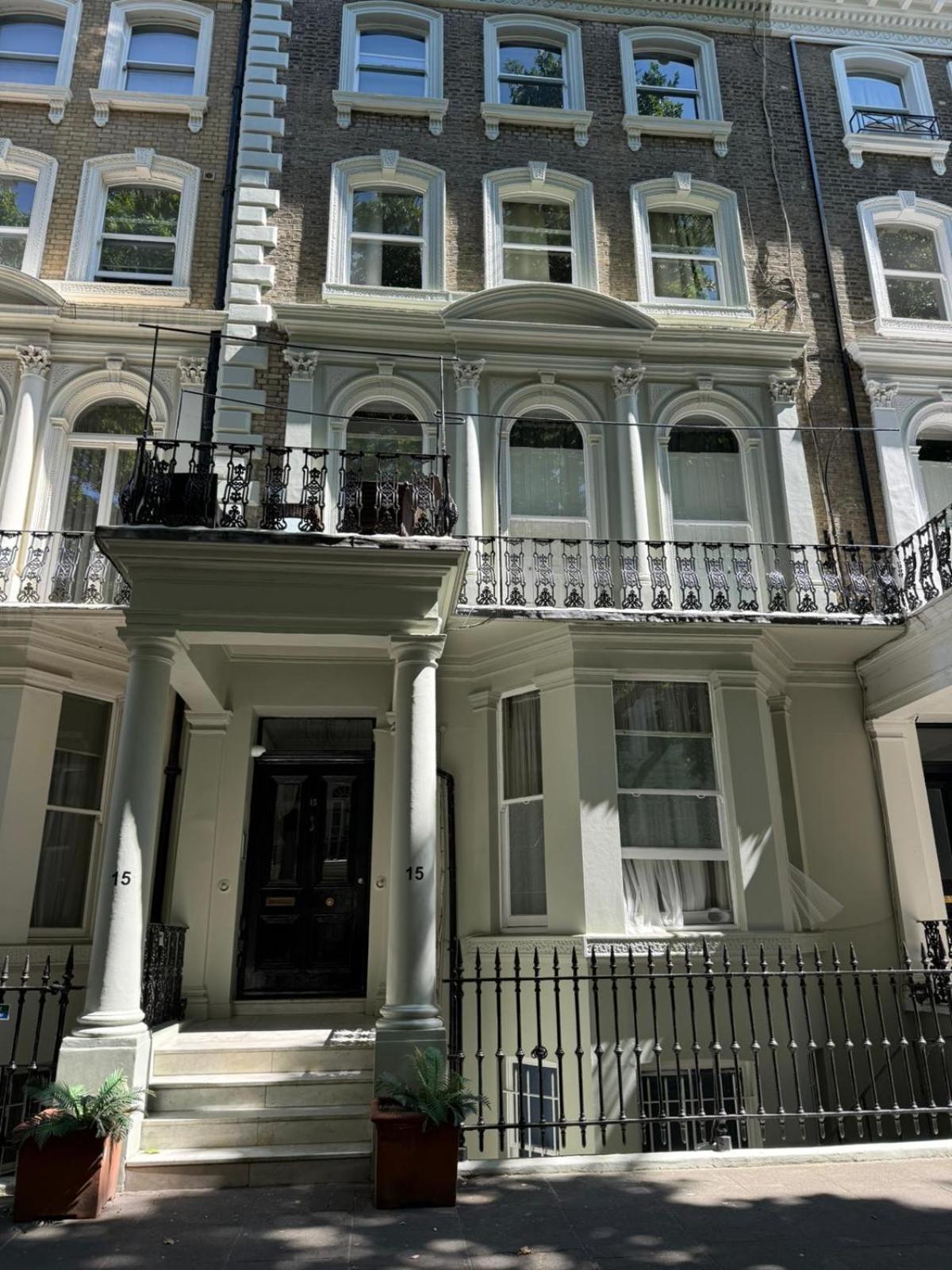 Apartment Knightsbridge Stylish Two Bedroom *